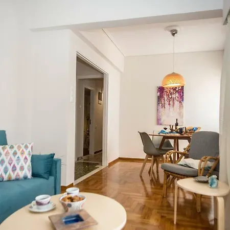 The Ideal Locale - A Sleek And Illuminated Space Appartement *