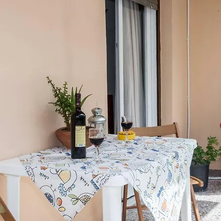 The Ideal Locale - A Sleek And Illuminated Space Appartement *