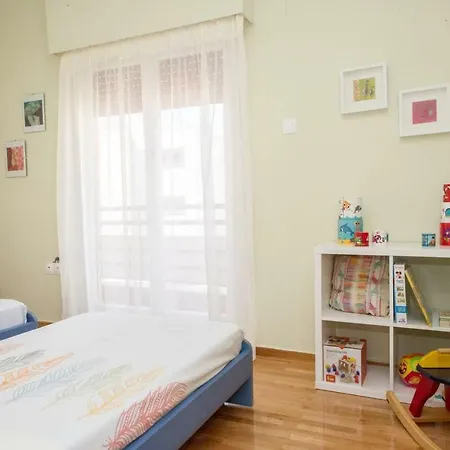 The Ideal Locale - A Sleek And Illuminated Space Appartement *