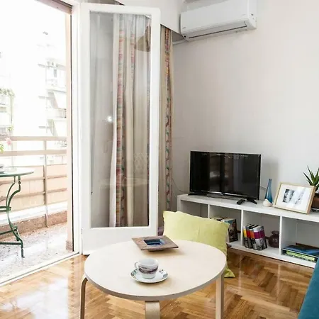 Apartment The Ideal Locale - A Sleek And Illuminated Space