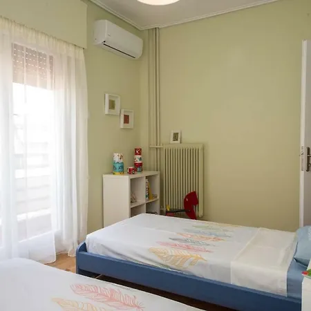 The Ideal Locale - A Sleek And Illuminated Space Апартаменты Каламата