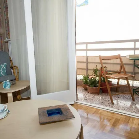 Apartment The Ideal Locale - A Sleek And Illuminated Space
