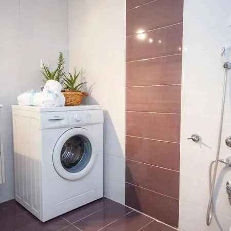 The Ideal Locale - A Sleek And Illuminated Space * Kalamata