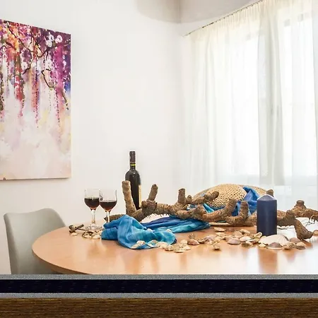 The Ideal Locale - A Sleek And Illuminated Space Apartment Kalamata