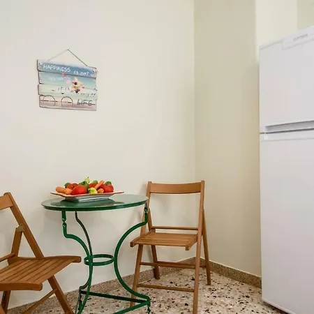 Apartment The Ideal Locale - A Sleek And Illuminated Space Kalamata