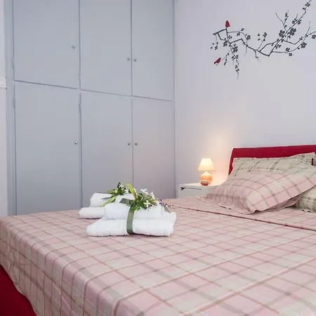 Apartment The Ideal Locale - A Sleek And Illuminated Space *