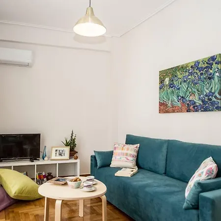Apartment The Ideal Locale - A Sleek And Illuminated Space
